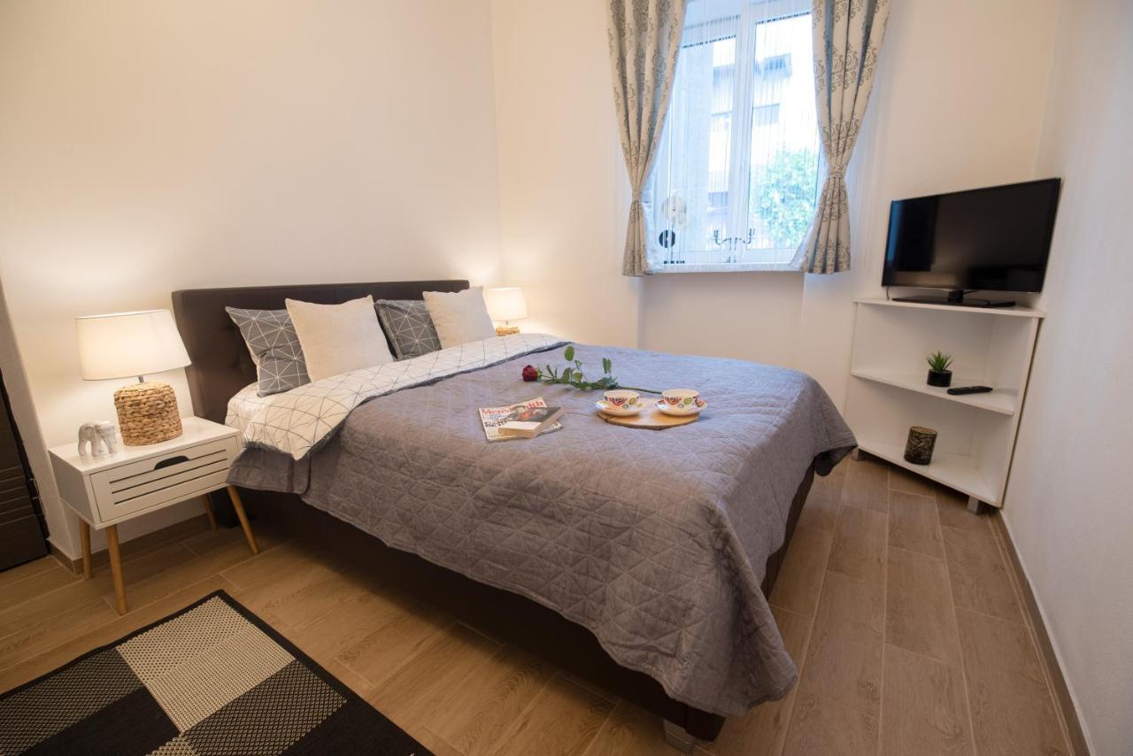 Central Bright Apartment Cluj Napoca Bagian luar foto