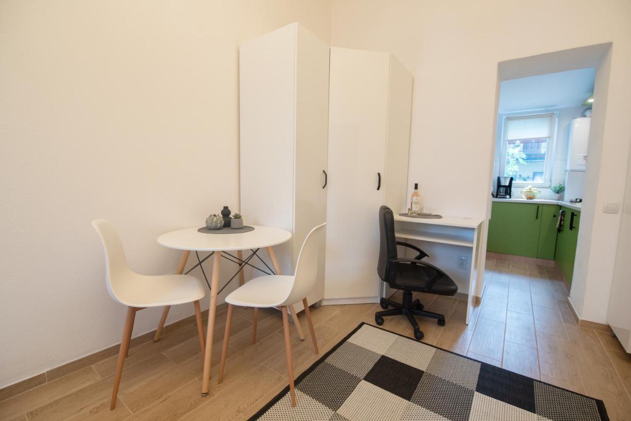 Central Bright Apartment Cluj Napoca Bagian luar foto
