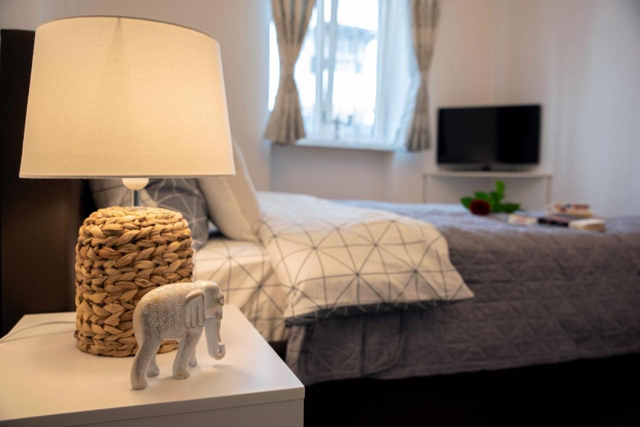 Central Bright Apartment Cluj Napoca Bagian luar foto